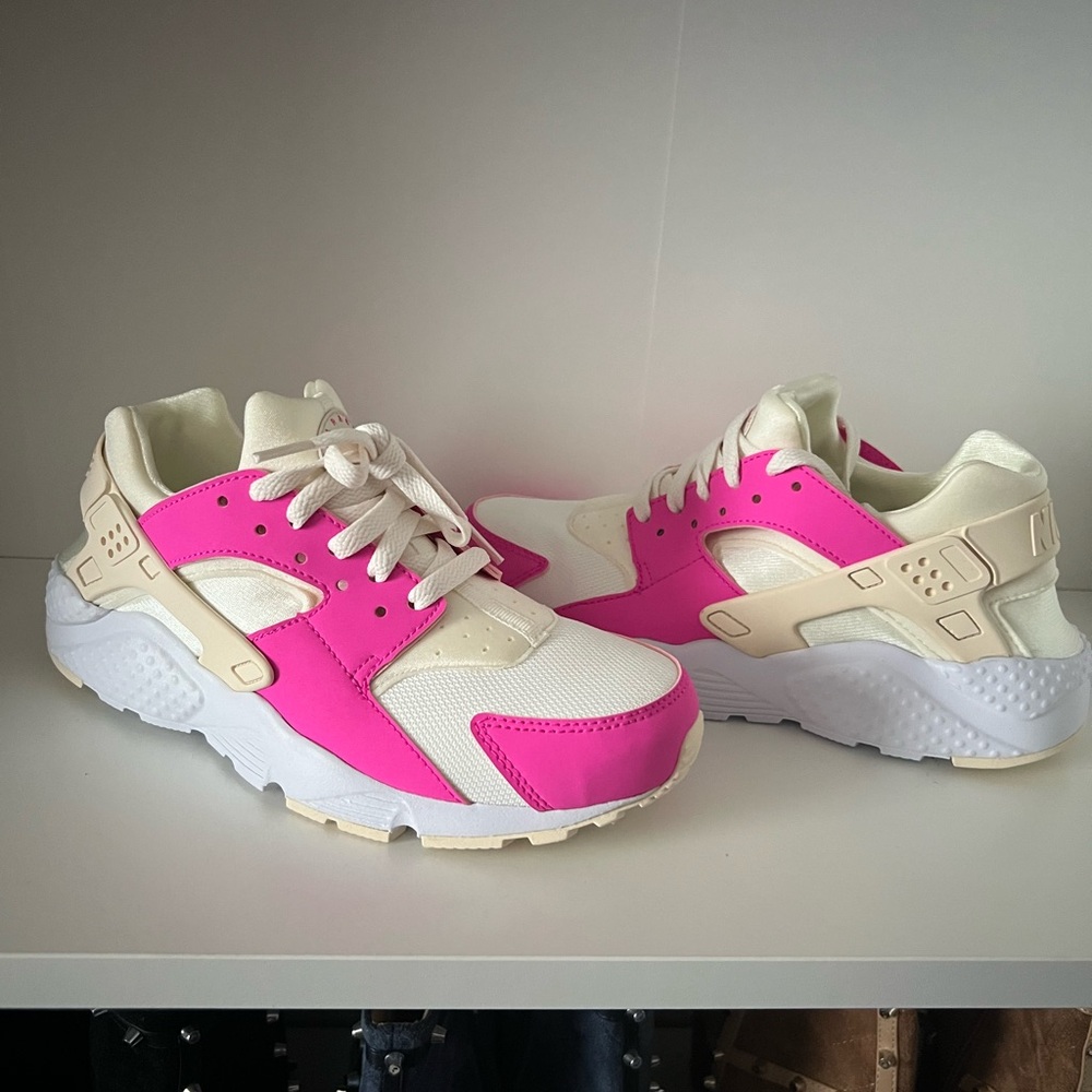 Pink/sail Nike huarache